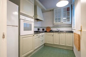 Private kitchen - The Collection - 4BD 3BTH with balcony in Eixample (Barcelona)