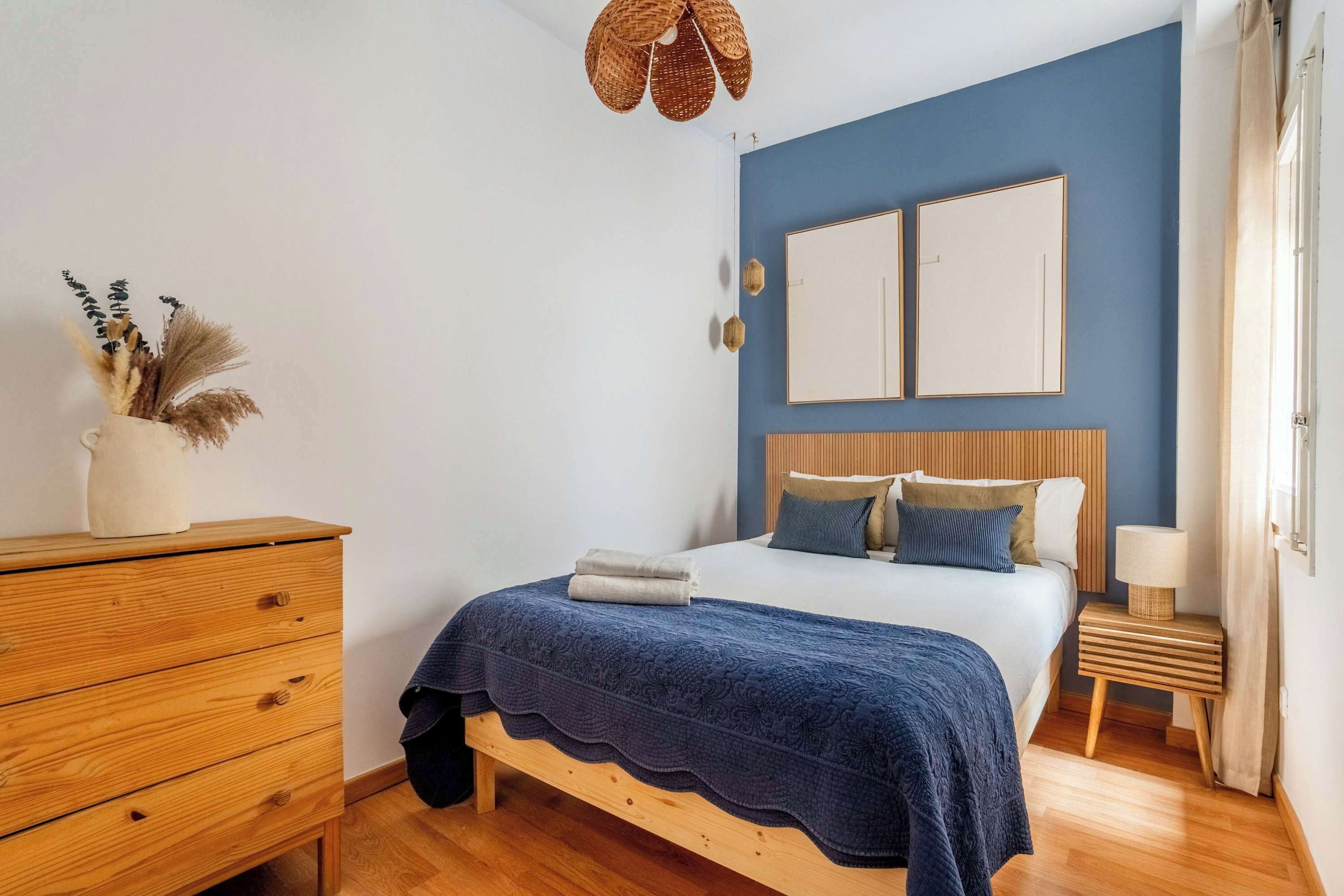 4 bedrooms, desk, iron/ironing board, WiFi