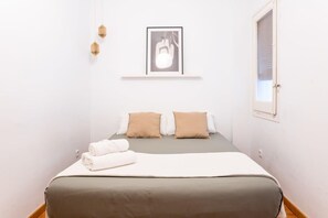 4 bedrooms, desk, iron/ironing board, WiFi