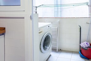 Interior - Bright 4BD with terrace near Arc de Triomf (Barcelona)