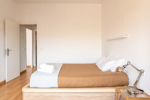 4 habitaciones, escritorio, tabla de planchar con plancha y wifi 