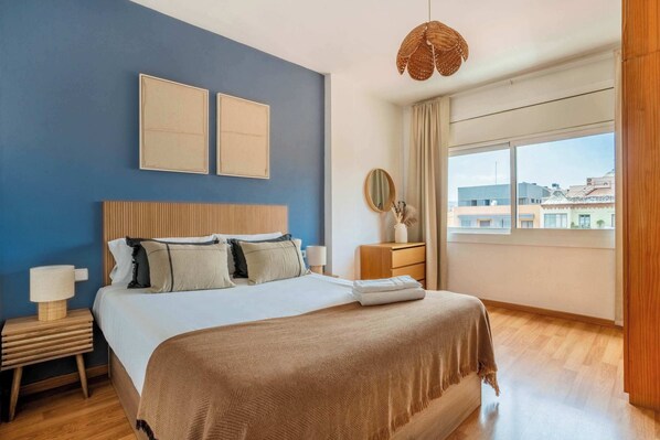 4 Schlafzimmer, Schreibtisch, Bügeleisen/Bügelbrett, WLAN