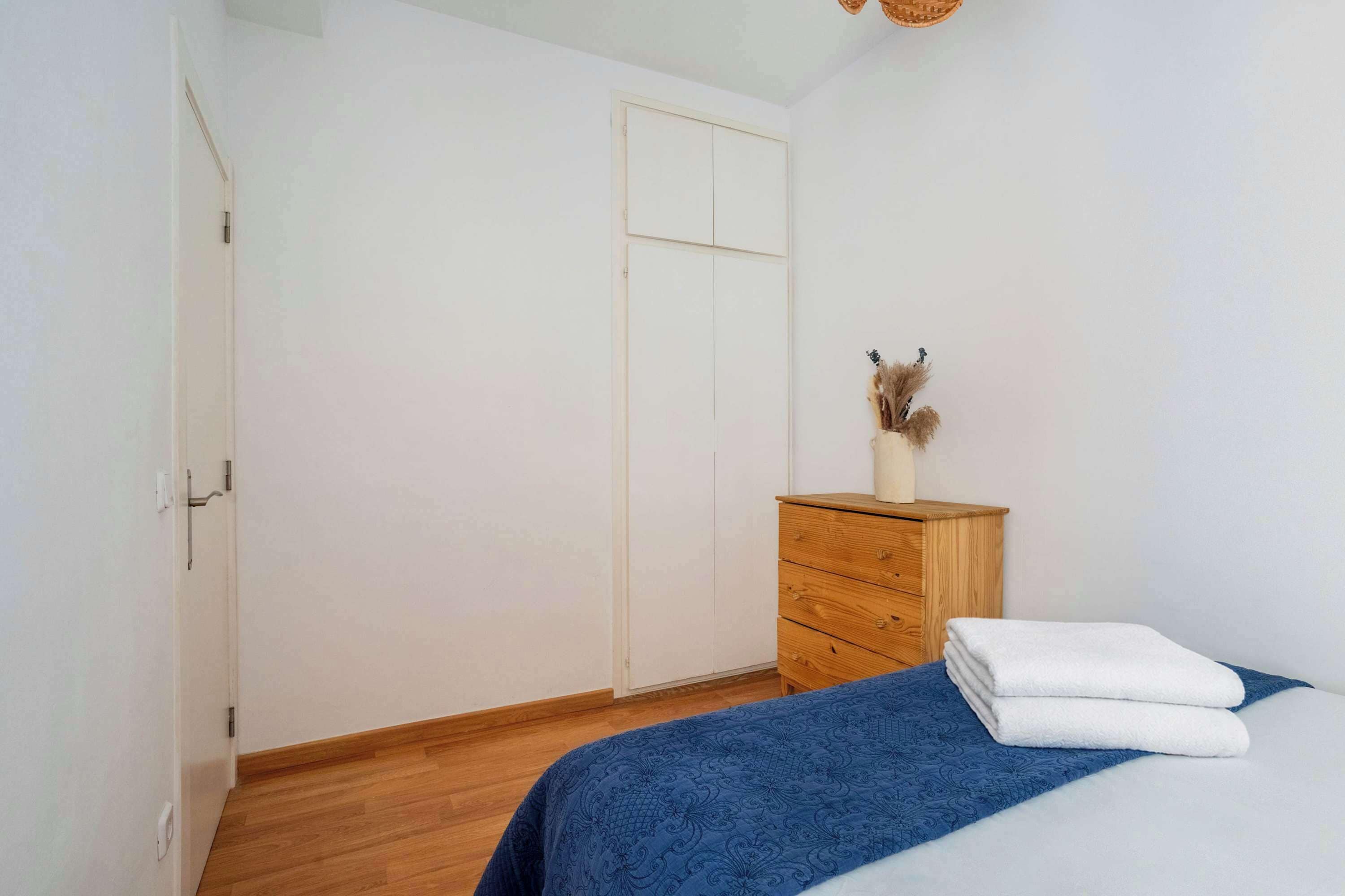 4 bedrooms, desk, iron/ironing board, WiFi