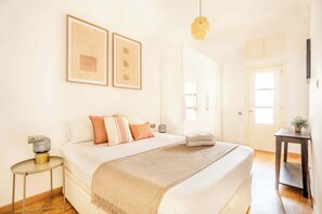 2 bedrooms, desk, iron/ironing board, WiFi - Pl Universitat Bright and cozy 2BD - 2BTH (Barcelona)