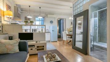 Een televisie en een kantoor