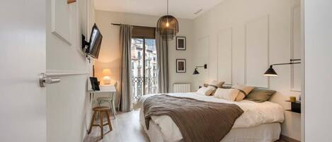 4 多间卧室、办公桌、熨斗/熨衣板、WiFi