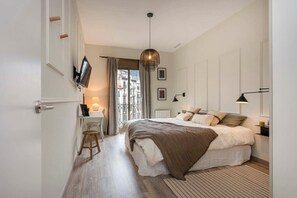 4 bedrooms, desk, iron/ironing board, WiFi