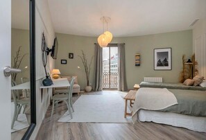 4 Schlafzimmer, Schreibtisch, Bügeleisen/Bügelbrett, WLAN