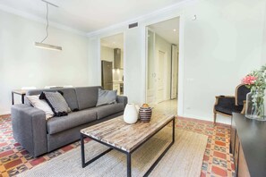 Televisión y oficina 