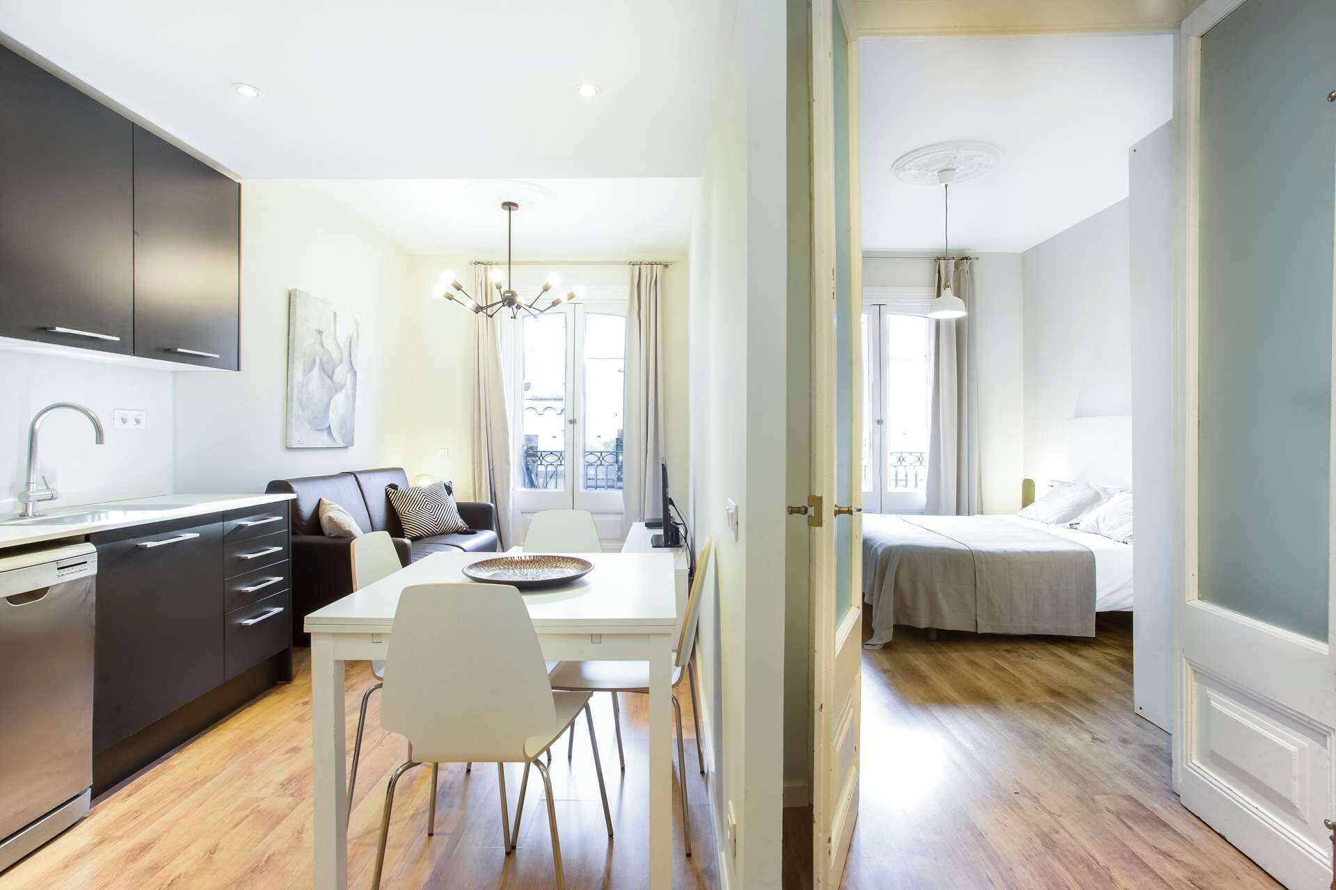 2 bedrooms, desk, iron/ironing board, WiFi