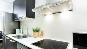 Kaffetrakter/tekoker, kjøleskap, mikrobølgeovn og ovn