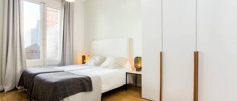 3 bedrooms, desk, iron/ironing board, WiFi