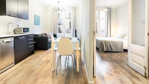A modern apartment with a kitchen, dining area, and a bedroom. - Centric 2bedroom in Las Ramblas (Barcelona)