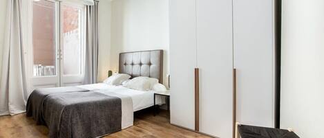 3 bedrooms, desk, iron/ironing board, WiFi