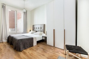 3 bedrooms, desk, iron/ironing board, WiFi