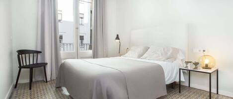 4 Schlafzimmer, Schreibtisch, Bügeleisen/Bügelbrett, WLAN