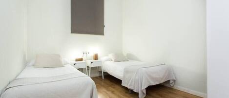 5 عدّة غرف نوم ومكتب ومكواة/لوح كي وواي فاي