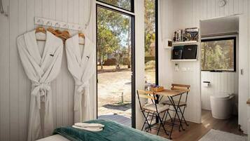 1 bedroom, bed sheets