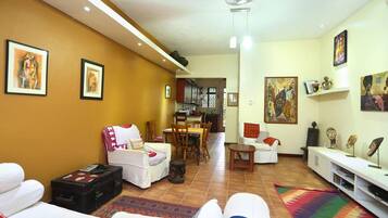 Cottage | Living area | Fireplace