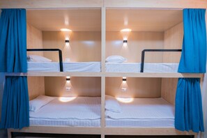 經濟四人房, 男女混合宿舍 | 埃及棉床單、高級寢具、獨特設計、書桌