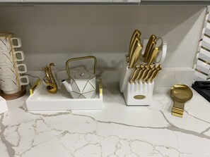 Ensemble douche/baignoire, sèche-cheveux, serviettes fournies, savon