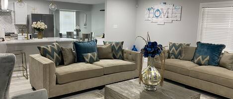 TV connectée, cheminée, jeux vidéo, écrans d'ordinateur