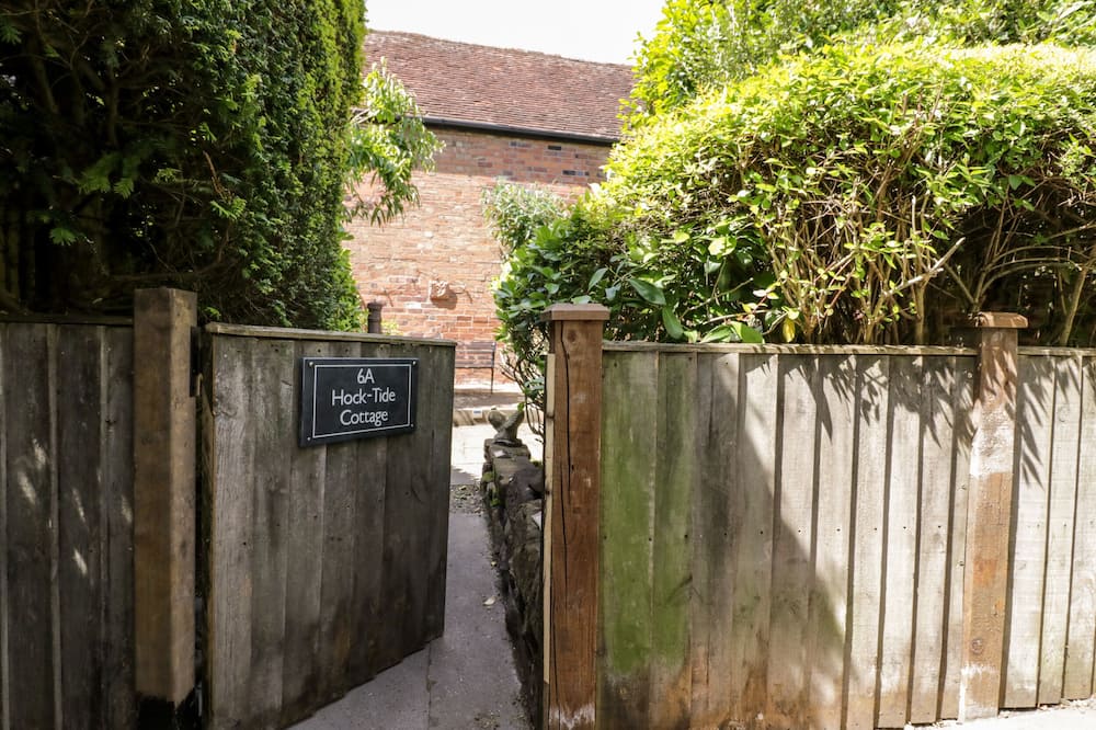 Hock-tide Cottage - Cubbington