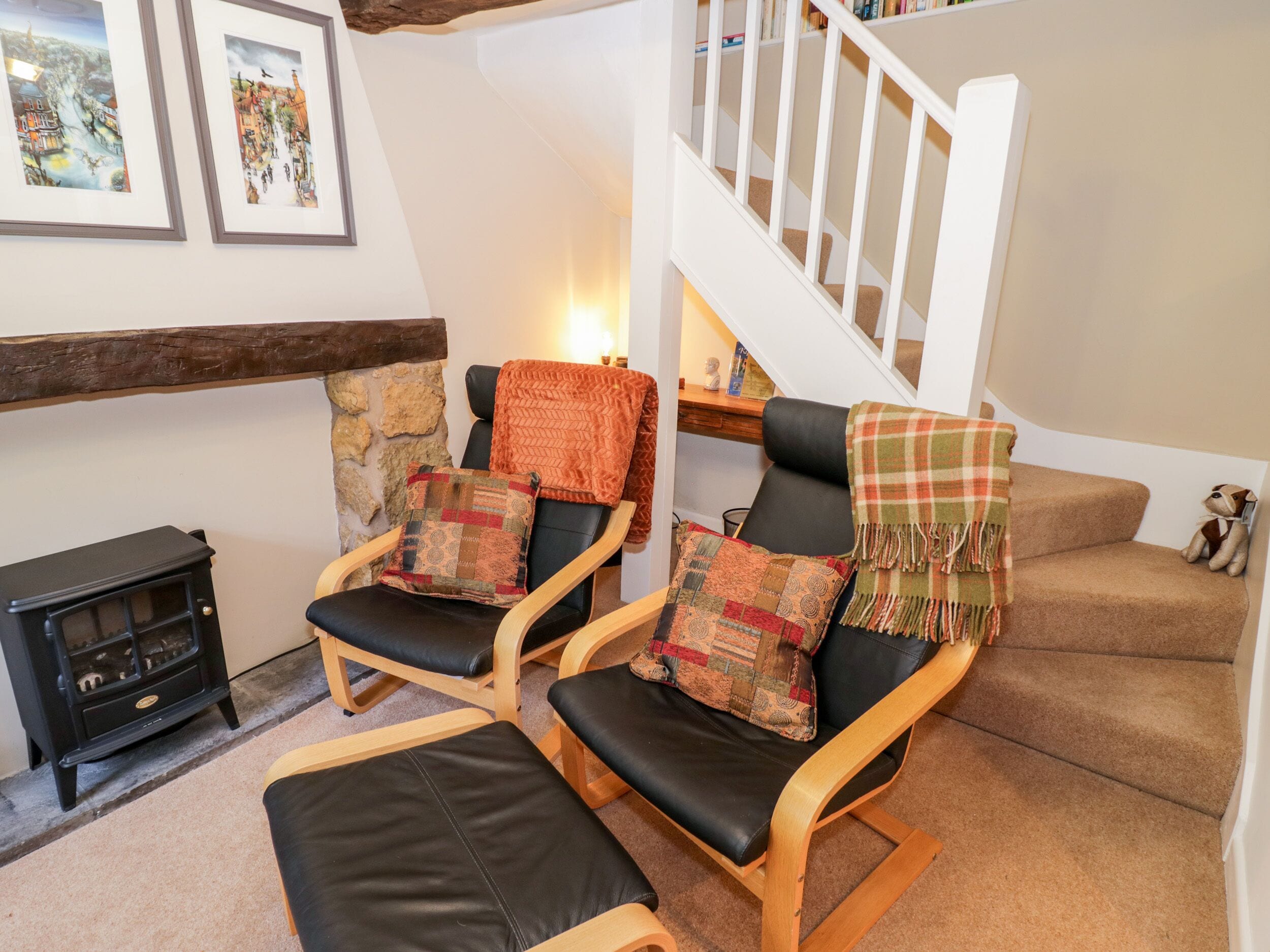 Cottage | Living room | Fireplace