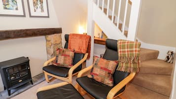Cottage | Living room | Fireplace