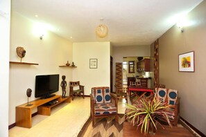 Cottage | Living room | Fireplace - Immaculate 2-bedroom Cottage in Kampala (Kampala)