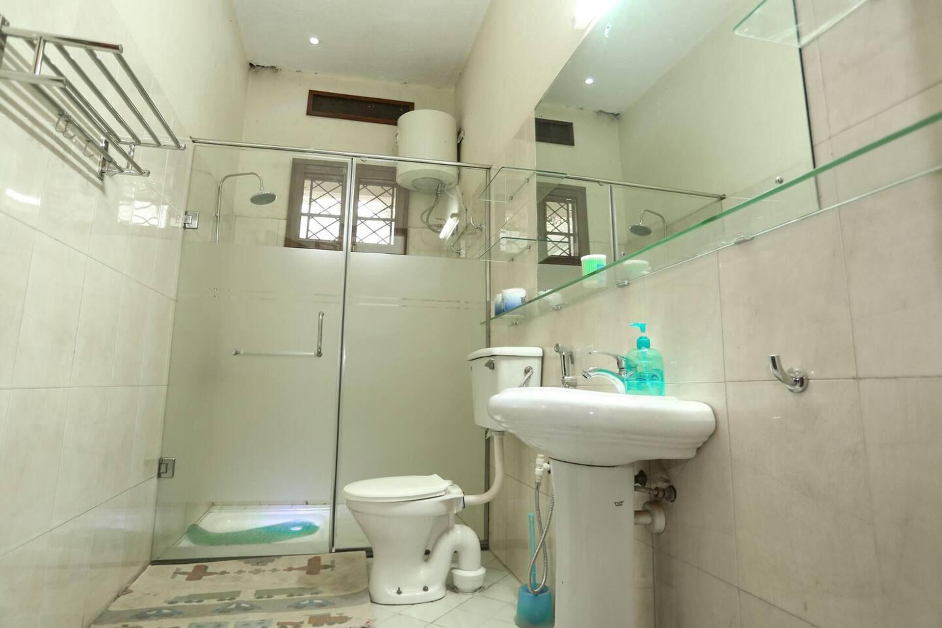 Cottage | Phòng tắm | Buồng tắm vòi sen, khăn tắm 