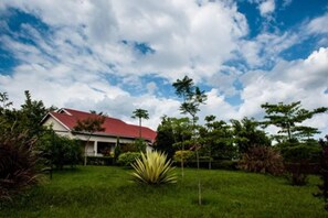 Cottage | Property grounds - Immaculate 2-bedroom Cottage in Kampala (Kampala)