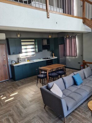 In-room safe, individually decorated, individually furnished, desk - Kartepe Loft (Kartepe)