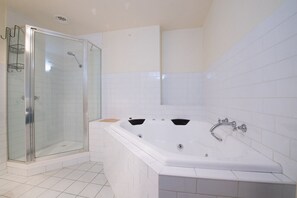 ヘアドライヤー、タオル