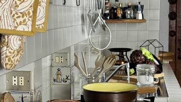 Frigorifero, forno, piano cottura, lavastoviglie