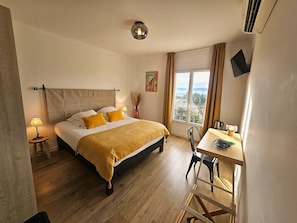 Panoramic Room