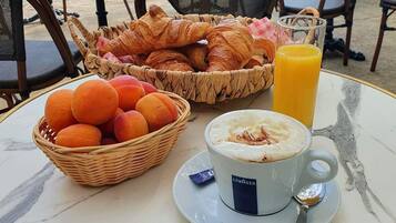 Daily buffet breakfast for a fee