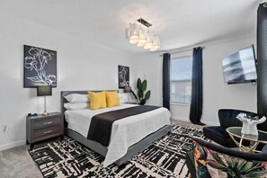 5 bedrooms, desk, iron/ironing board, WiFi
