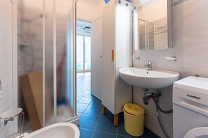 تجهيزات دش، مراحيض شطف