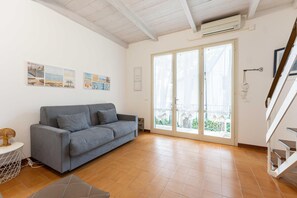 Living area - Seaside villas in a small complex surrounded by greenery by the sea (Lido degli Estensi)