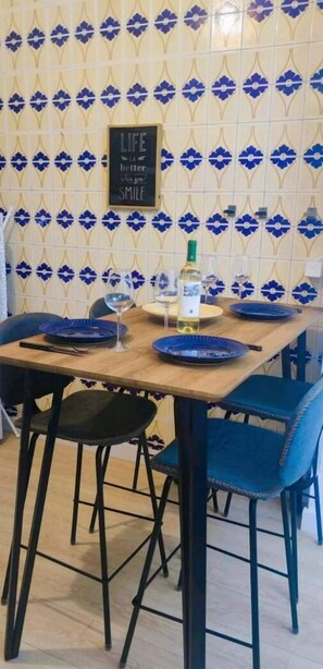 Dining - RELAX PRIVATE Jacuzzi/Spa -Netflix-A/C 24h entry (Málaga)