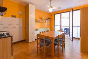 Interior - Spinnaker - nearby pine forest with swimming pool (Lido degli Estensi)