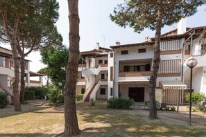 Exterior - Spinnaker - nearby pine forest with swimming pool (Lido degli Estensi)