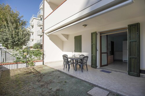 House on the sea with patio with barbecue and private garden and parking space