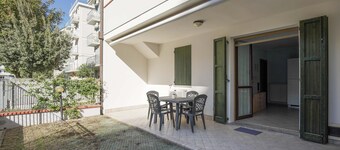 House on the sea with patio with barbecue and private garden and parking space