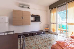1 bedroom, WiFi - Two-room apartament 1st floor with  parking space (Lido degli Estensi)