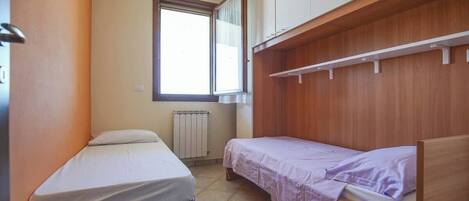 2 makuuhuonetta, pääsy pyörätuolilla