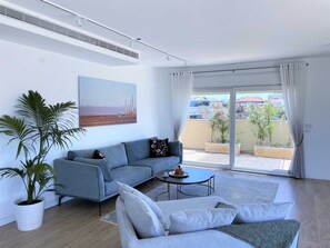 Flat-screen TV, stereo, offices