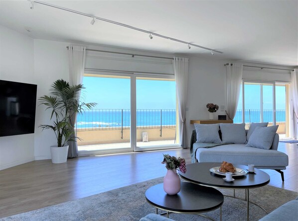 Flat-screen TV, stereo, offices