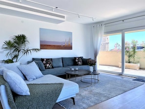 Flat-screen TV, stereo, offices - Seafront penthouse - terrace, AC, lift & parking (Tel Aviv-Yafo)